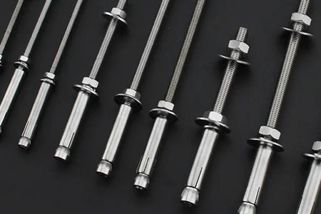 超長(zhǎng)螺栓連接時(shí)是否需要特殊工具？扳手不可少！